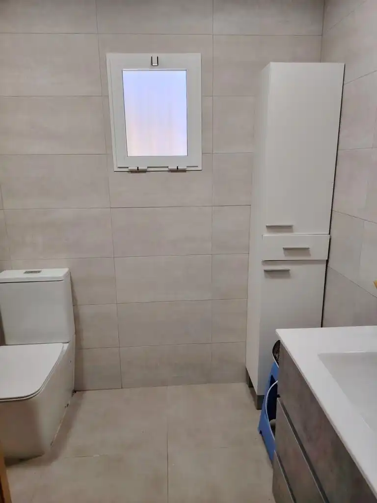 Badezimmer von Haus oder Chalet zur Miete in Olocau mit Möbliert