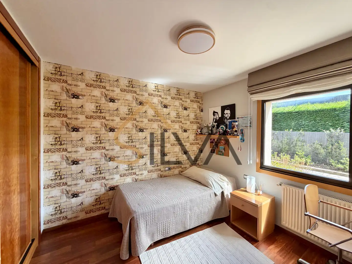 Sala de estar de Casa o chalet en venta en Oleiros con Calefacción, Jardín privado y Terraza
