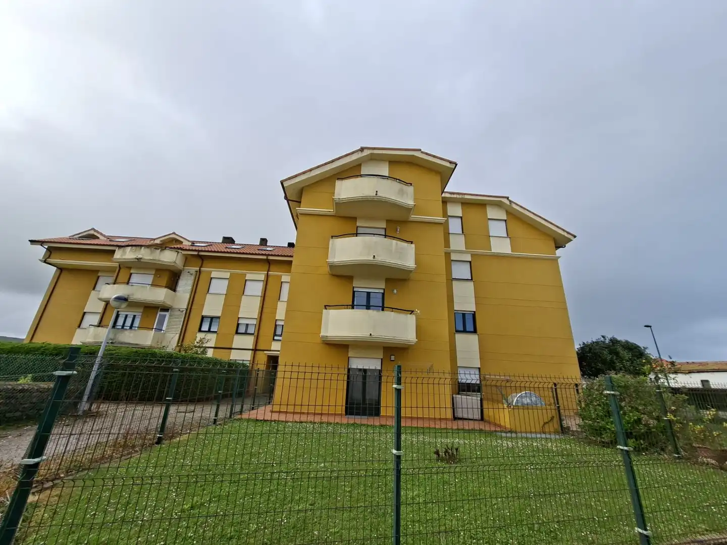 Vista exterior de Piso en venta en Suances con Calefacción, Terraza y Amueblado