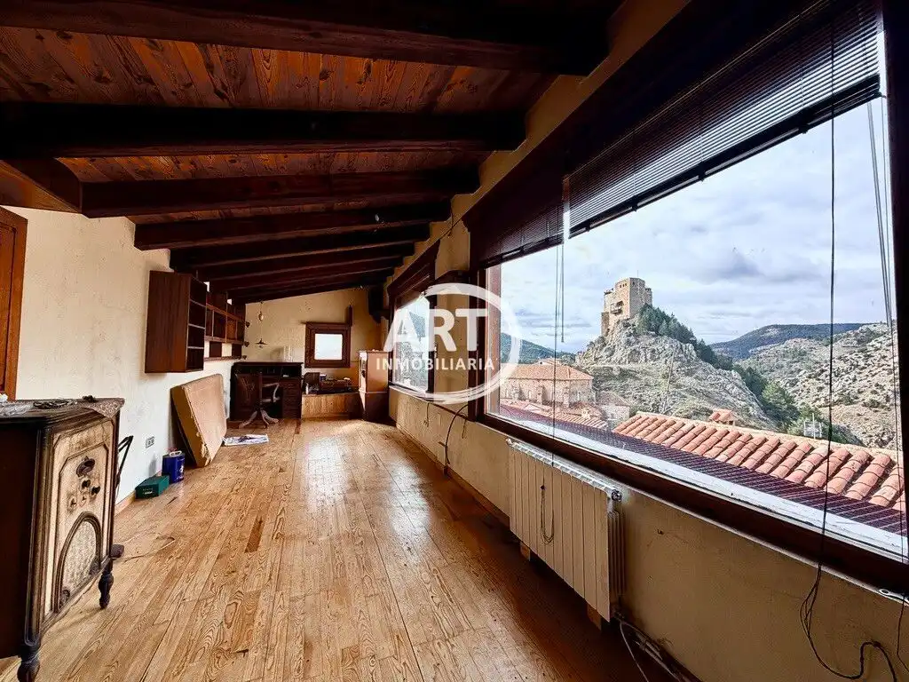 Sala d'estar de Finca rústica en venda en Alcalá de la Selva amb Calefacció i Moblat