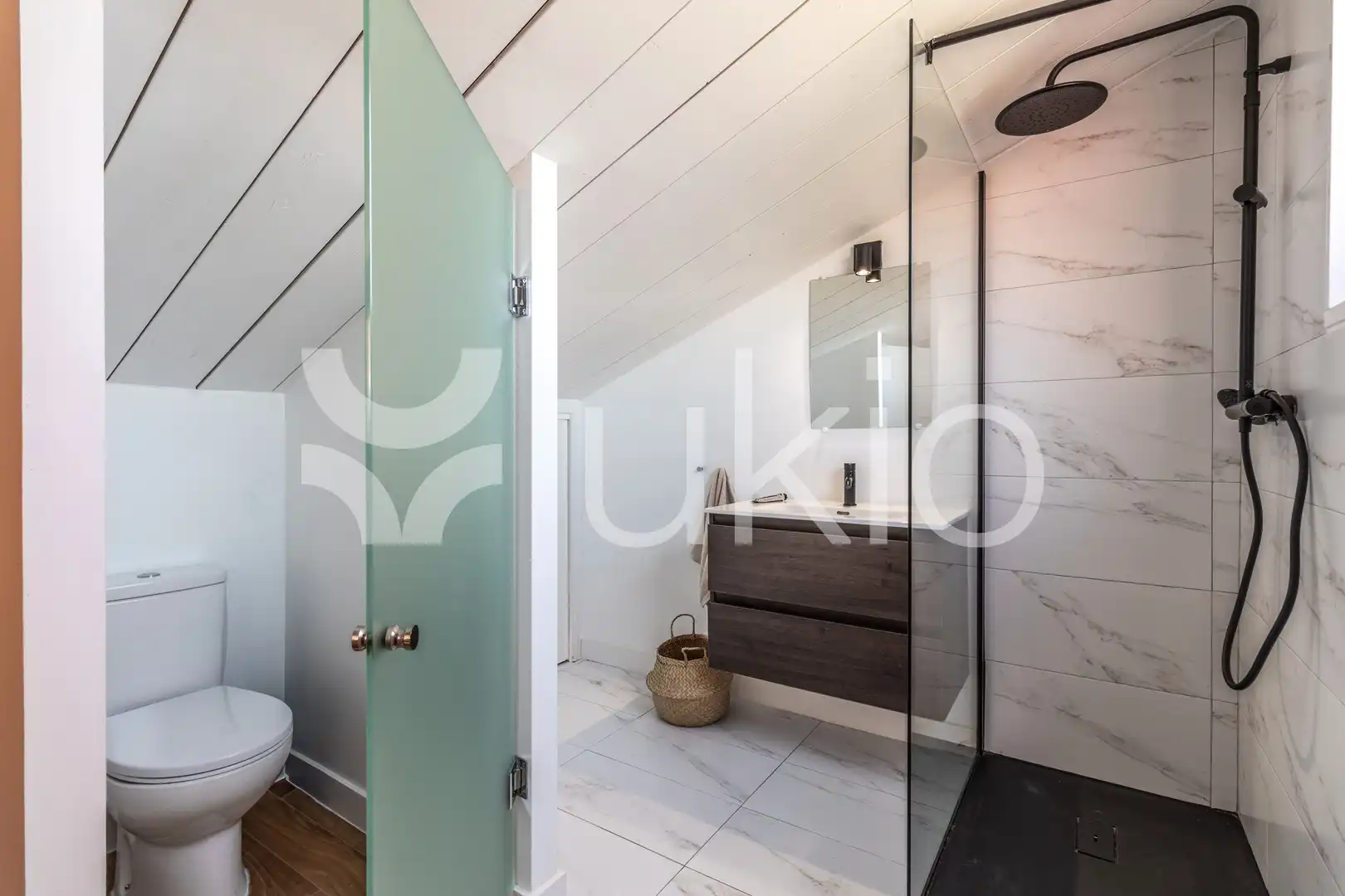 Baño de Apartamento de alquiler en Madrid con Aire acondicionado, Calefacción y Terraza
