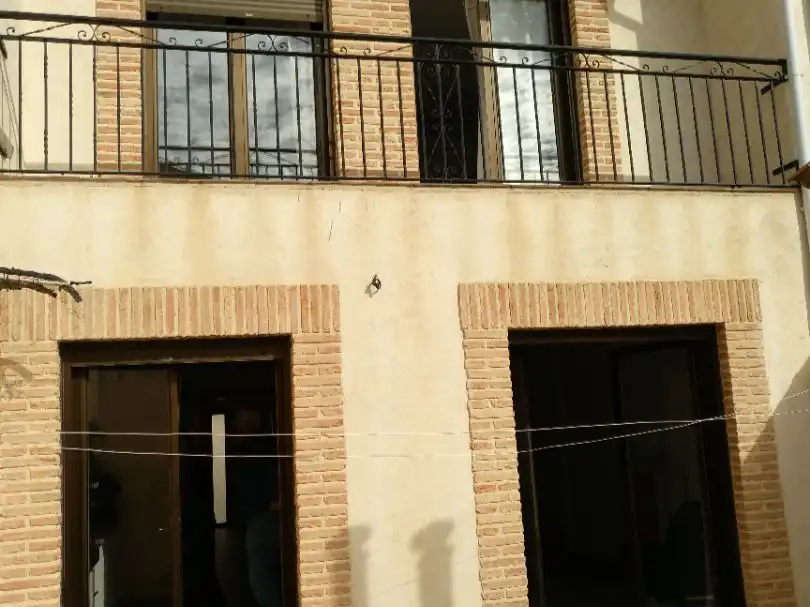 Außenansicht von Wohnung zur Miete in Lécera mit Privatgarten, Terrasse und Abstellraum