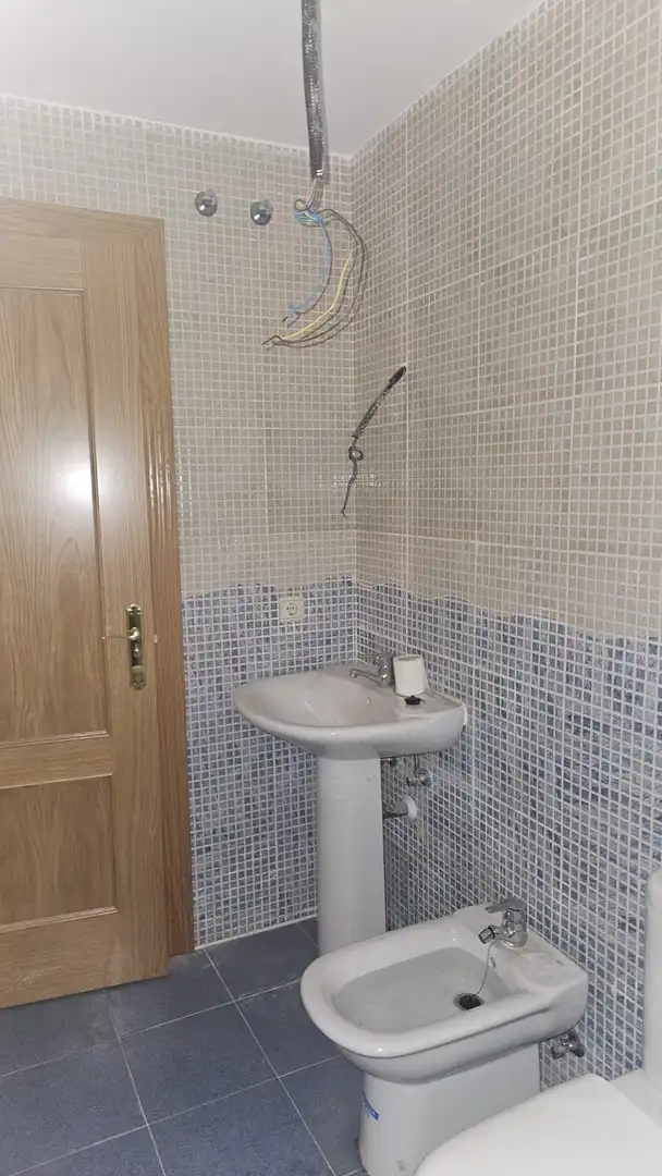Baño de Piso en venta en Torrijos con Calefacción, Terraza y Trastero