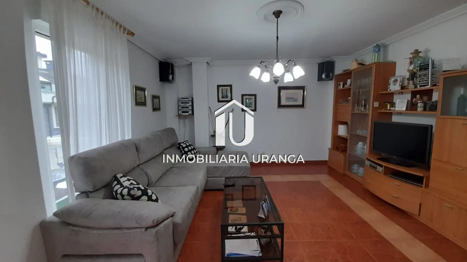 Sala de estar de Piso en venta en Castro-Urdiales con Calefacción, Terraza y Trastero