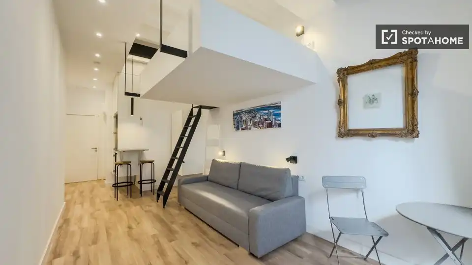 Sala de estar de Estudio para compartir en L'Hospitalet de Llobregat con Aire acondicionado y Terraza