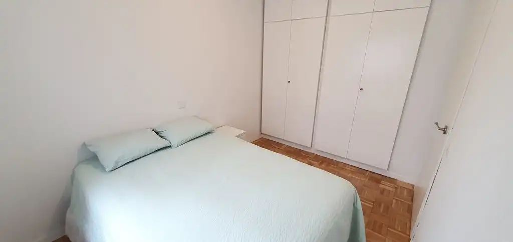 Schlafzimmer von Wohnungen zur Miete in Madrid mit Klimaanlage, Heizung und Parkett