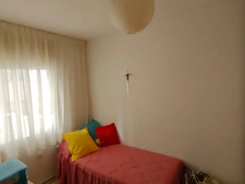 Dormitori de Pis en venda en L'Hospitalet de Llobregat amb Aire condicionat, Terrassa i Balcó