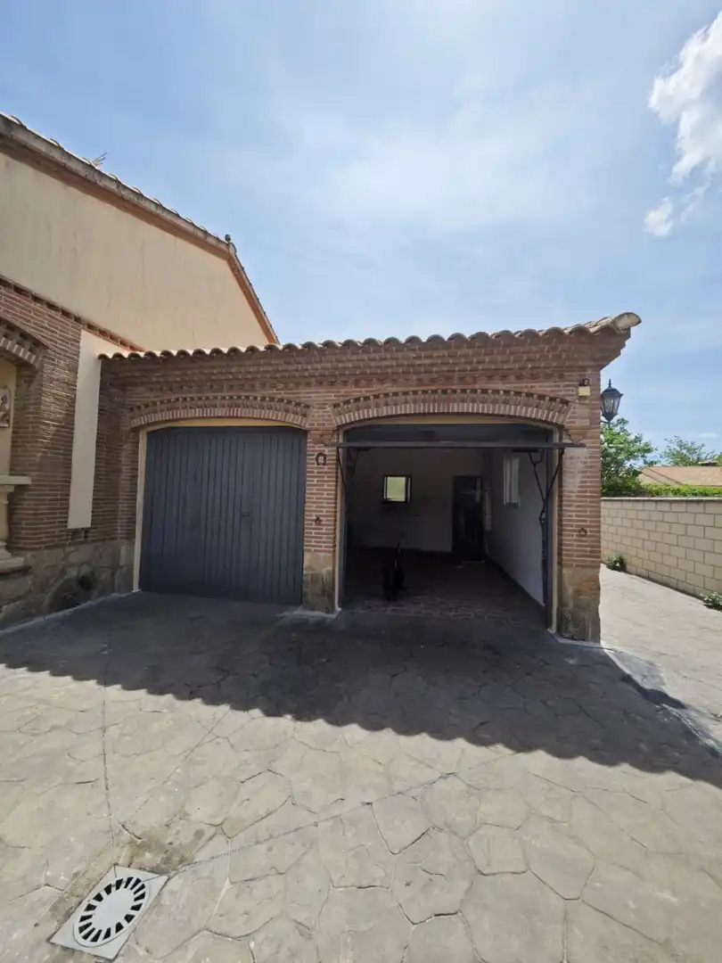 Parking de Casa o chalet en venta en Escalona con Aire acondicionado, Calefacción y Piscina