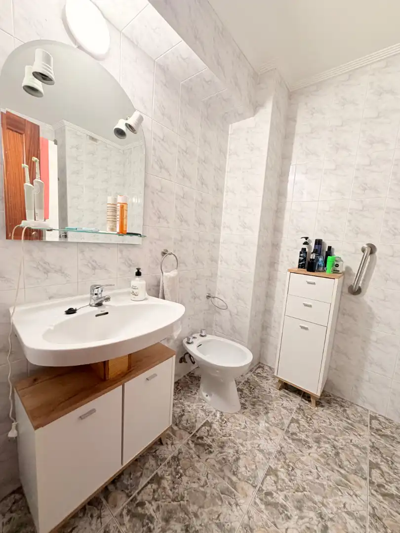Baño de Piso en venta en Castellón de la Plana / Castelló de la Plana con Amueblado, Horno y Lavadora