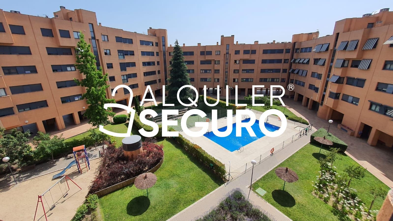 Vista exterior de Pis de lloguer en  Madrid Capital amb Aire condicionat, Calefacció i Piscina