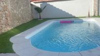 Piscina de Casa o xalet en venda en Villalbilla amb Aire condicionat, Calefacció i Jardí privat