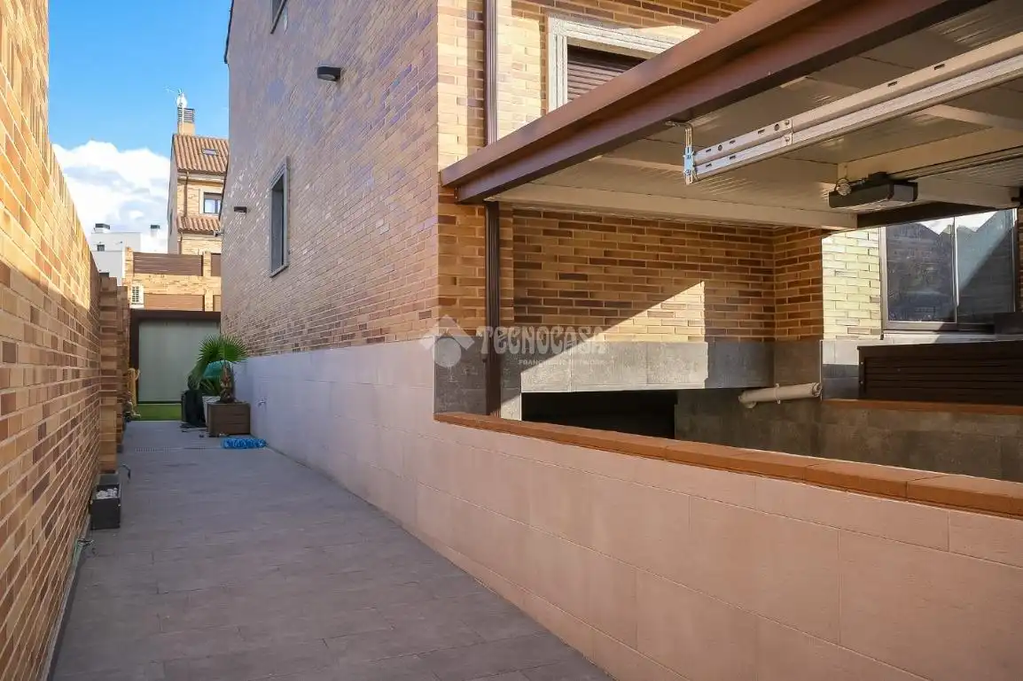 Terrace of Detached homes for sale in Arroyomolinos (Madrid)  with Air Conditioner, Heating and Private garden