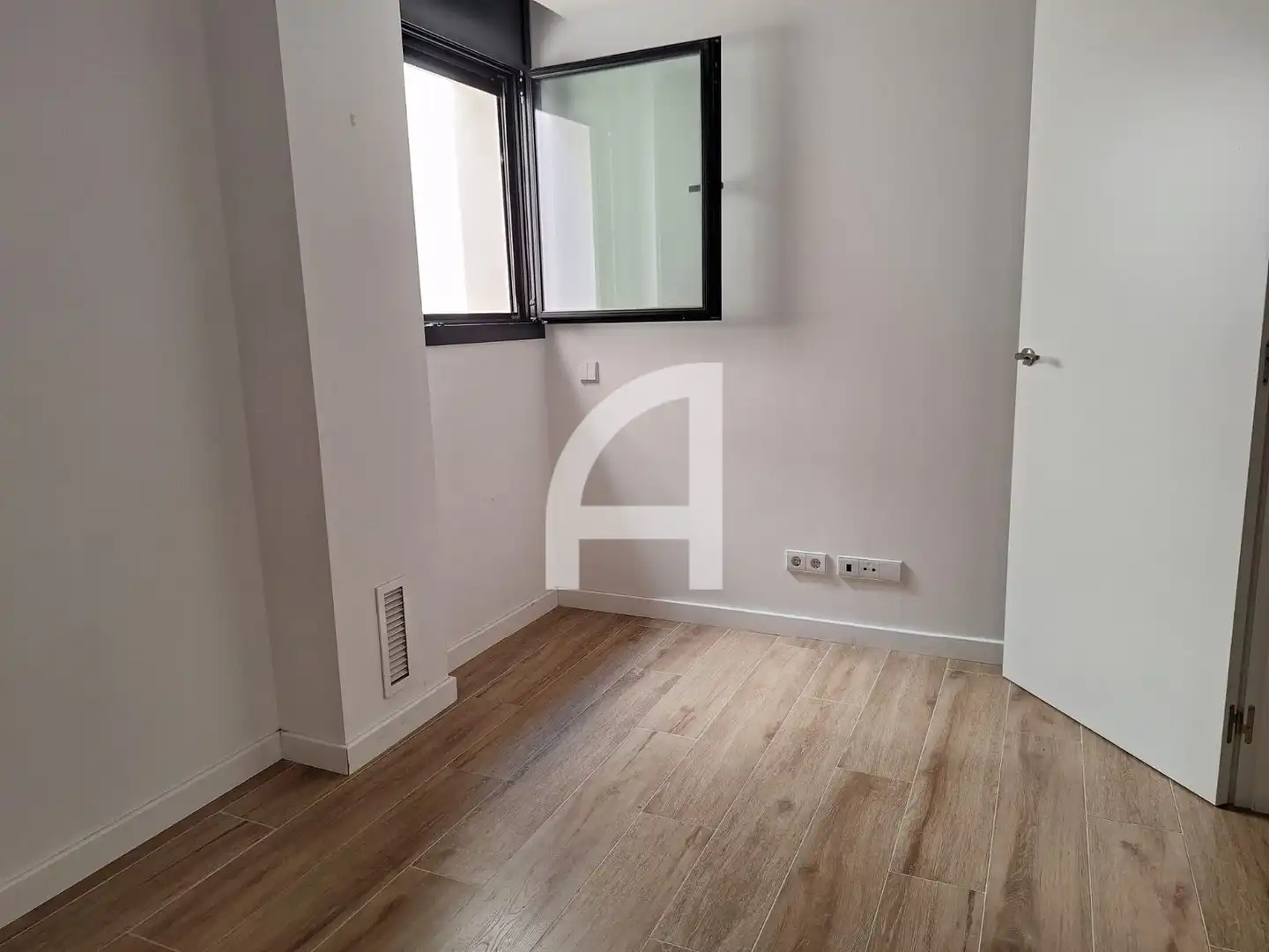 Dormitori de Pis de lloguer en Sant Feliu de Llobregat amb Aire condicionat, Calefacció i Terrassa