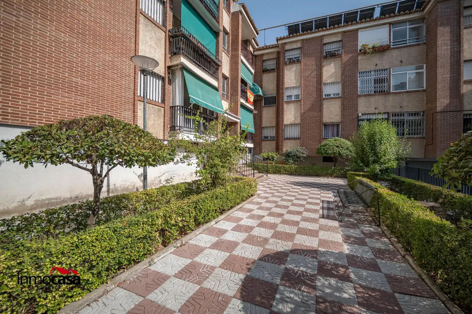 Vista exterior de Piso en venta en Granada con Aire acondicionado, Calefacción y Terraza