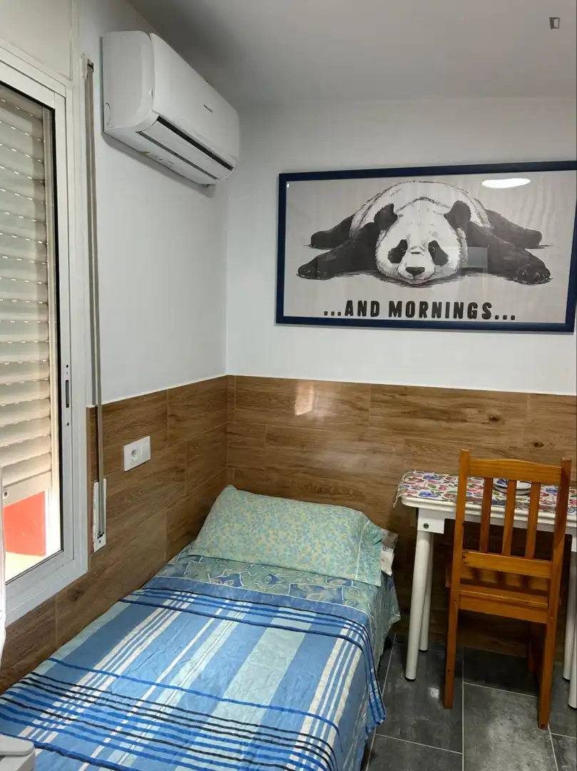 Habitación de Estudio de alquiler en L'Hospitalet de Llobregat con Aire acondicionado, Calefacción y Amueblado