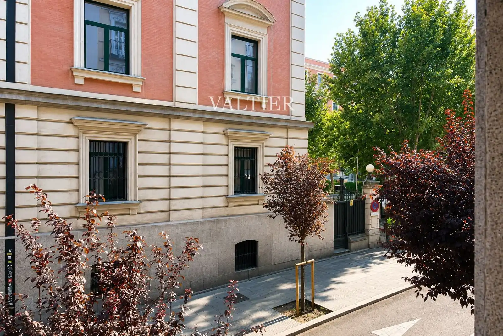 Exterior view of Flat for rent in Madrid  with Air Conditioner and Furnished