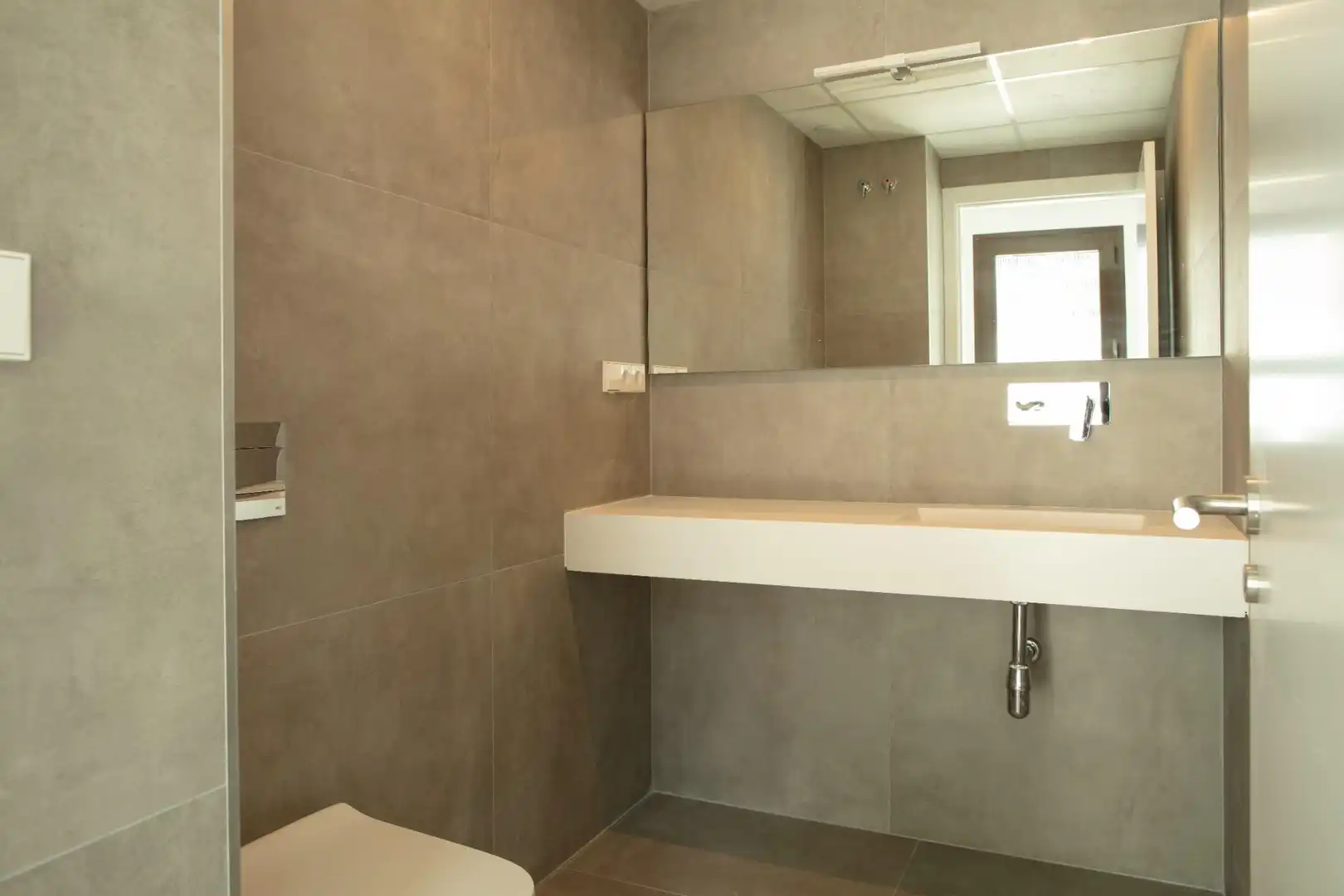 Baño de Casa adosada de alquiler en Rocafort con Aire acondicionado, Calefacción y Jardín privado