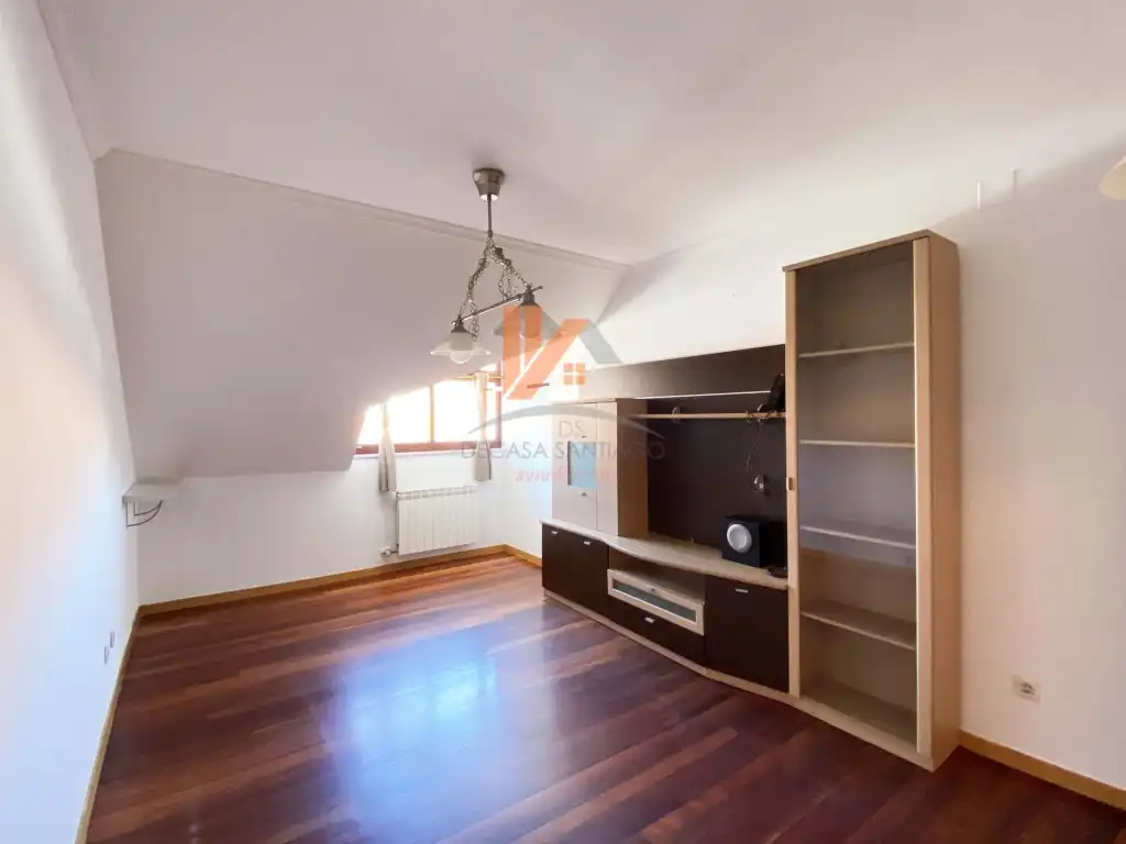 Wohnzimmer von Wohnung zum Verkauf in Ames mit Ofen