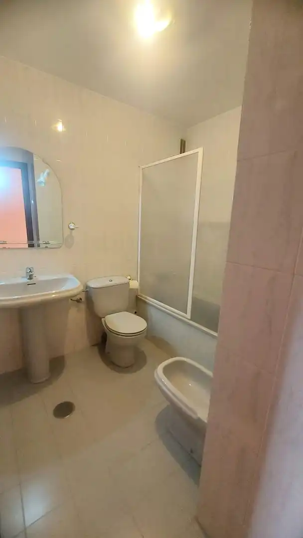 Baño de Dúplex en venta en Jaén con Aire acondicionado, Trastero y Balcón