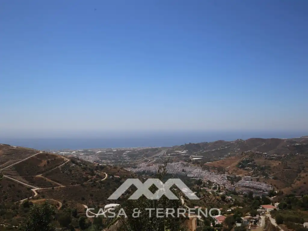 Vista exterior de Casa o xalet en venda en Torrox amb Aire condicionat i Balcó