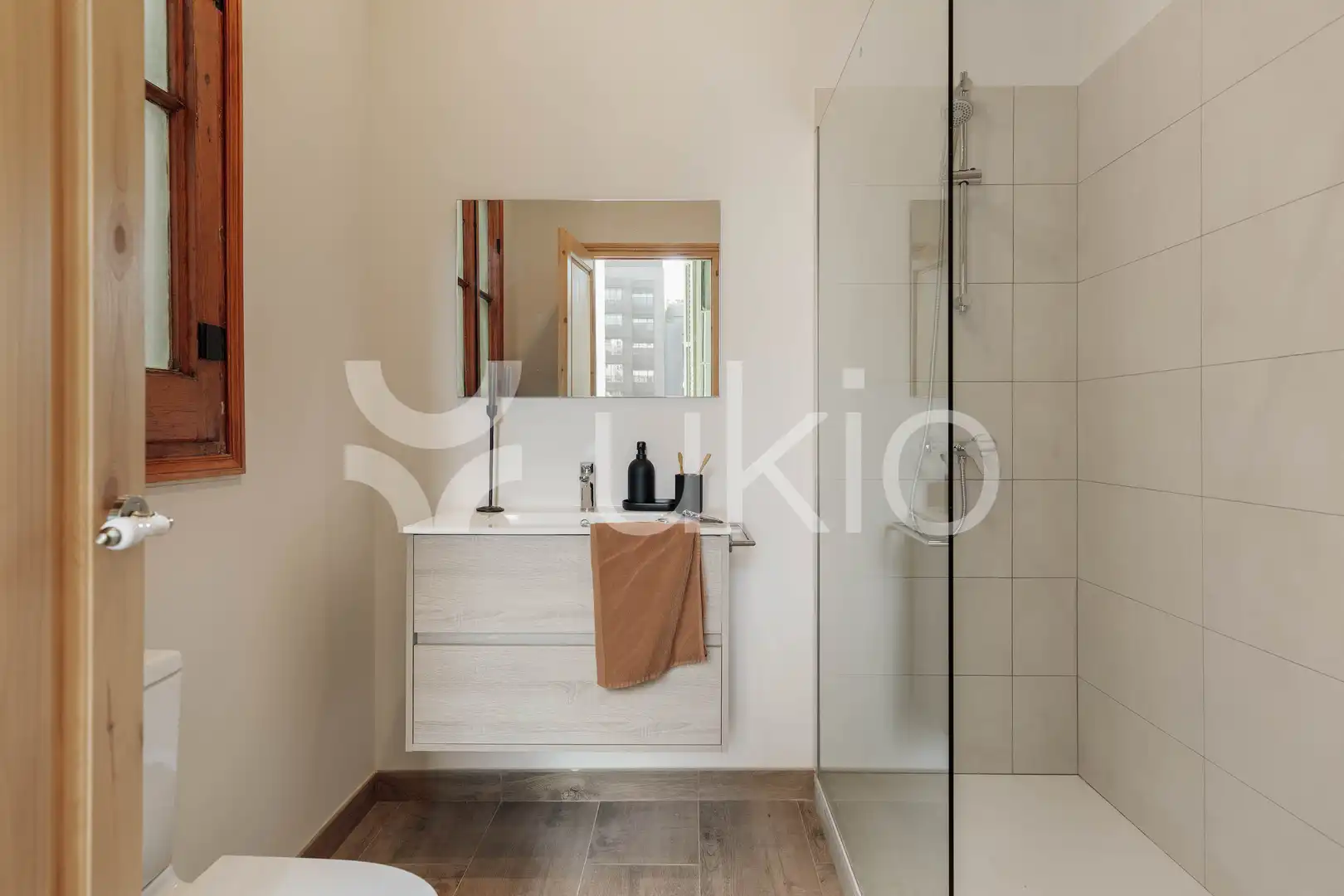 Baño de Apartamento de alquiler en Barcelona con Aire acondicionado, Calefacción y Amueblado