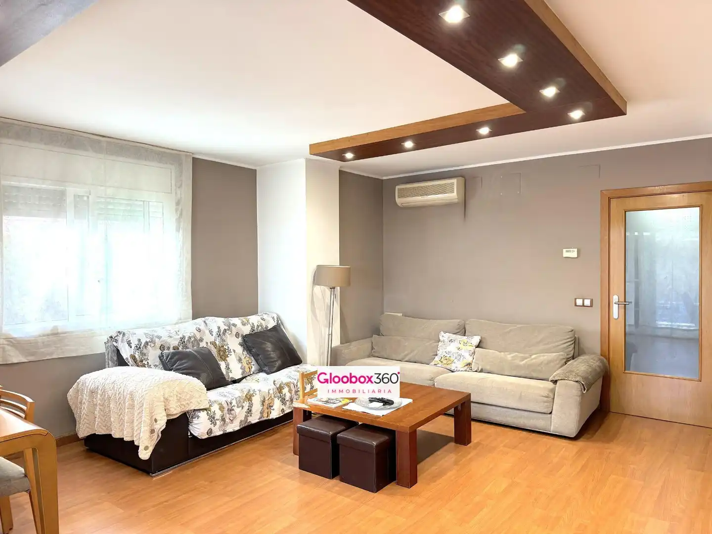 Wohnzimmer von Einfamilien-Reihenhaus zum Verkauf in Reus mit Klimaanlage, Heizung und Privatgarten