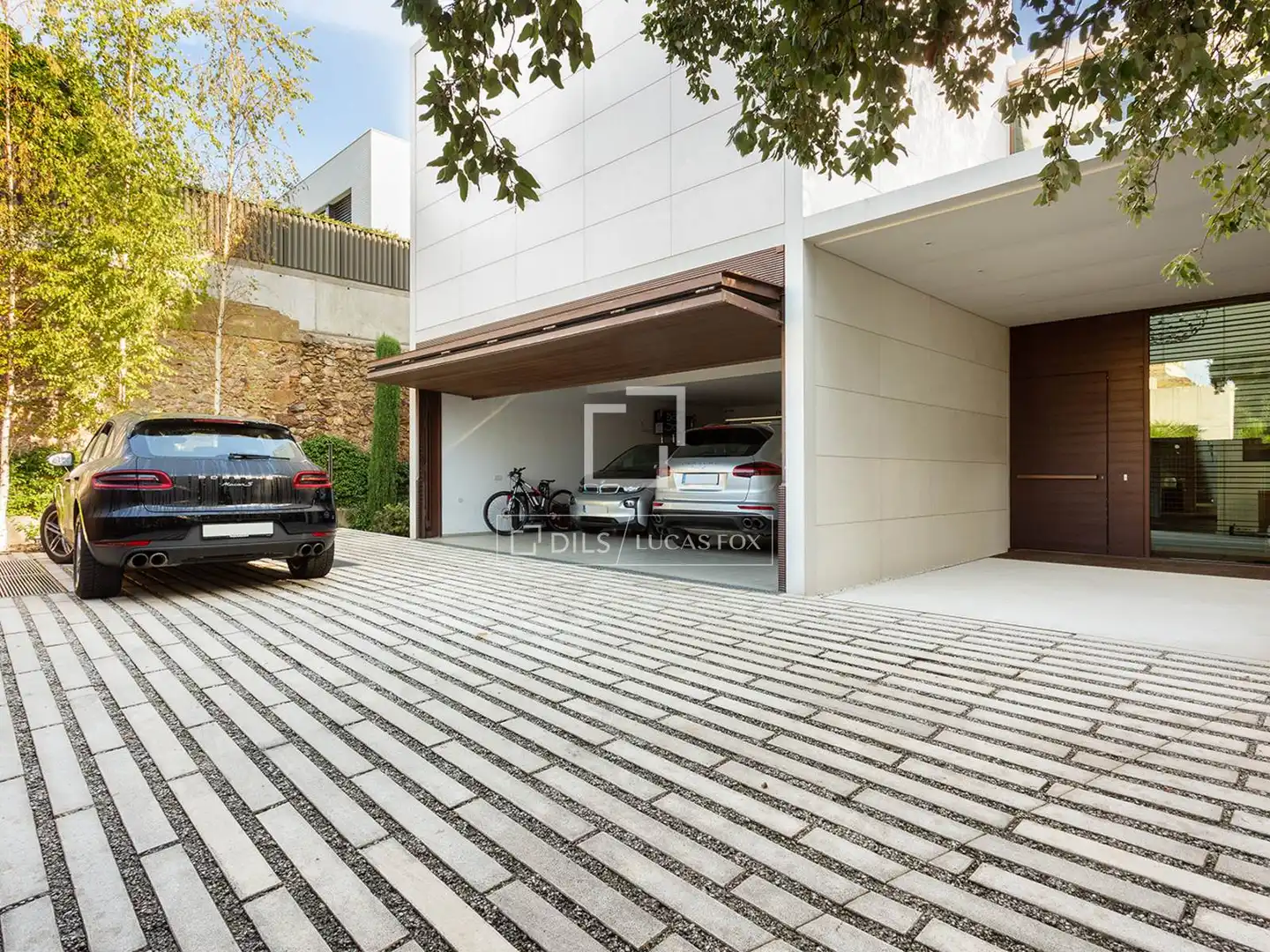 Parking de Casa o chalet en venta en Barcelona con Aire acondicionado, Calefacción y Jardín privado