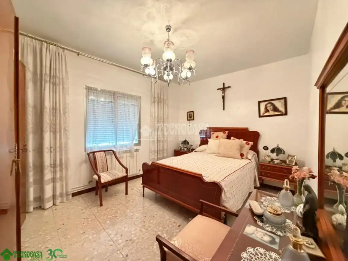 Habitación de Casa adosada en venta en Santa Cruz de la Zarza con Calefacción, Terraza y Amueblado