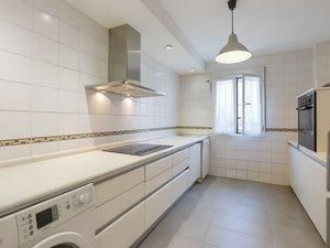 Kitchen of Flat for sale in  Sevilla Capital  with Air Conditioner and Balcony