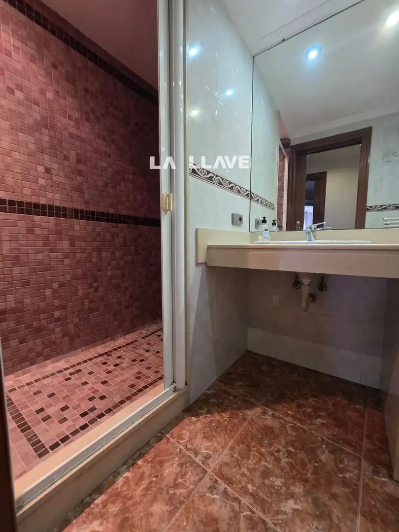 Baño de Piso en venta en Blanes con Calefacción, Terraza y Amueblado
