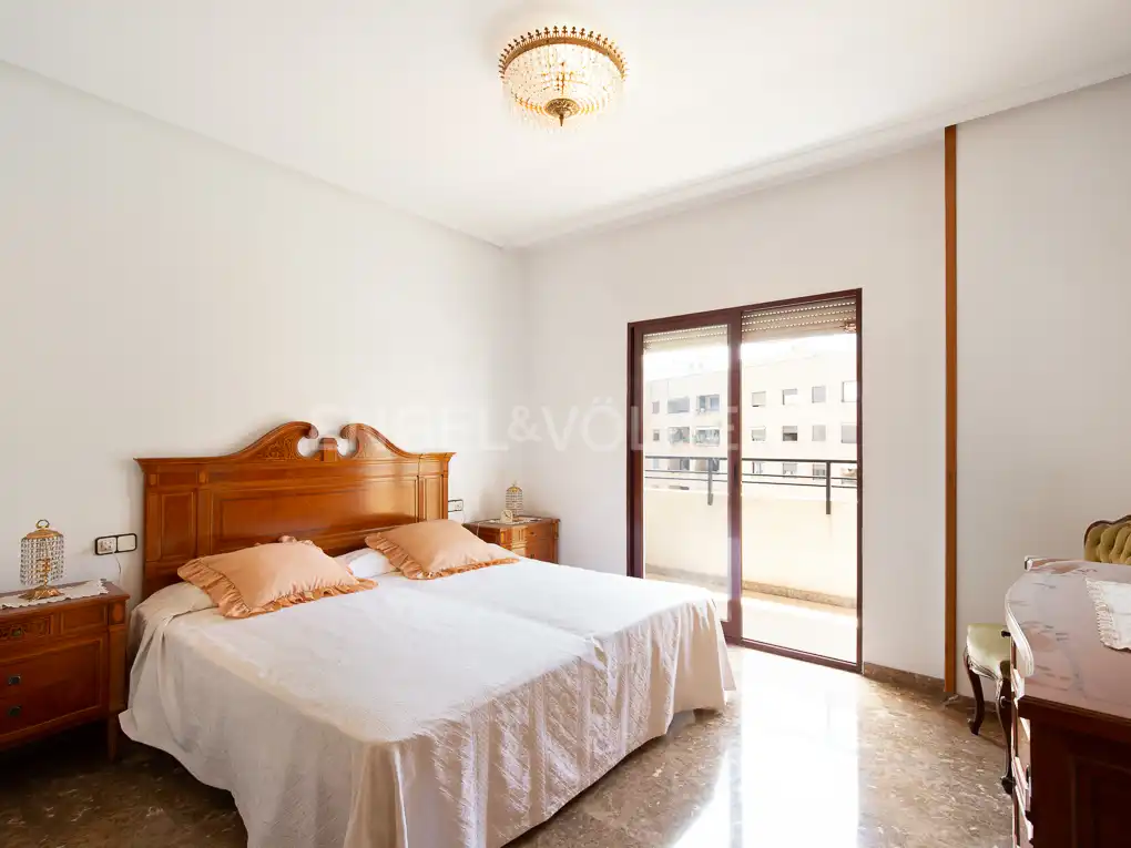 Bedroom of Flat for sale in Valencia  with Air Conditioner, Heating and Balcony