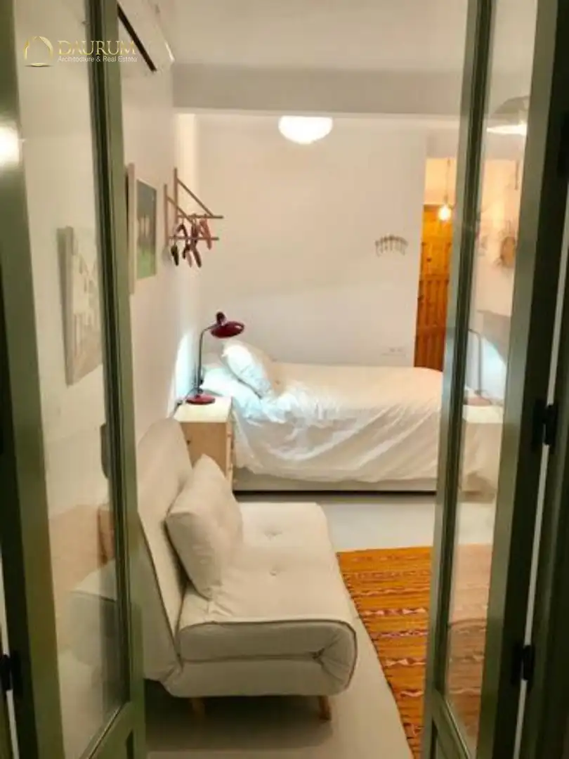 Dormitori de Apartament en venda en Sevilla amb Aire condicionat, Terrassa i Moblat