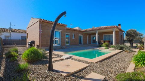 Casa con piscina de una sola planta
