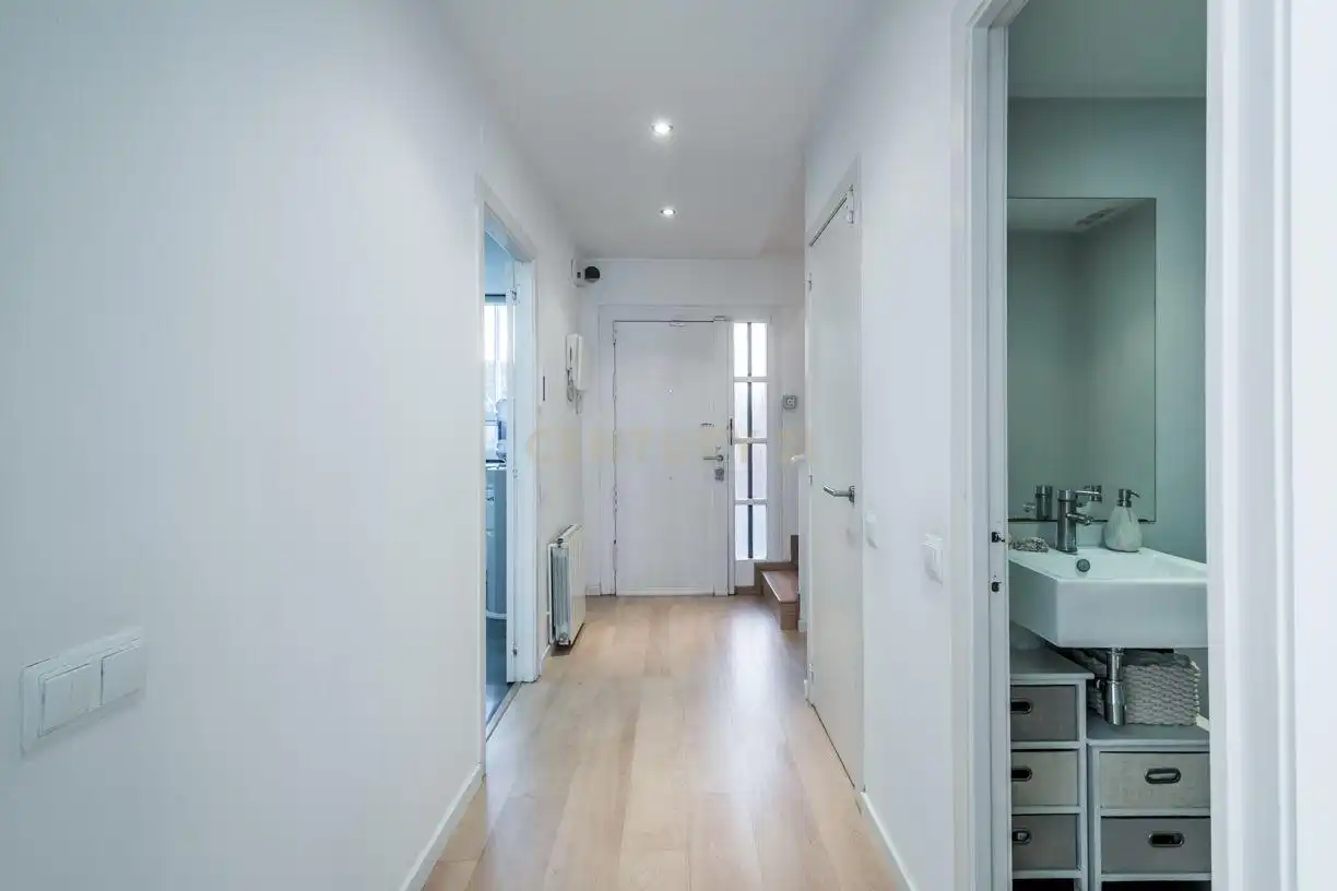 Einfamilien-Reihenhaus zum Verkauf in Sant Joan Despí mit Klimaanlage und Balkon