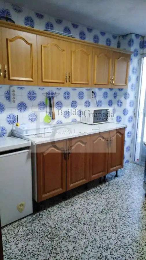 Cuina de Pis de lloguer en Granada amb Terrassa, Moblat i Microones