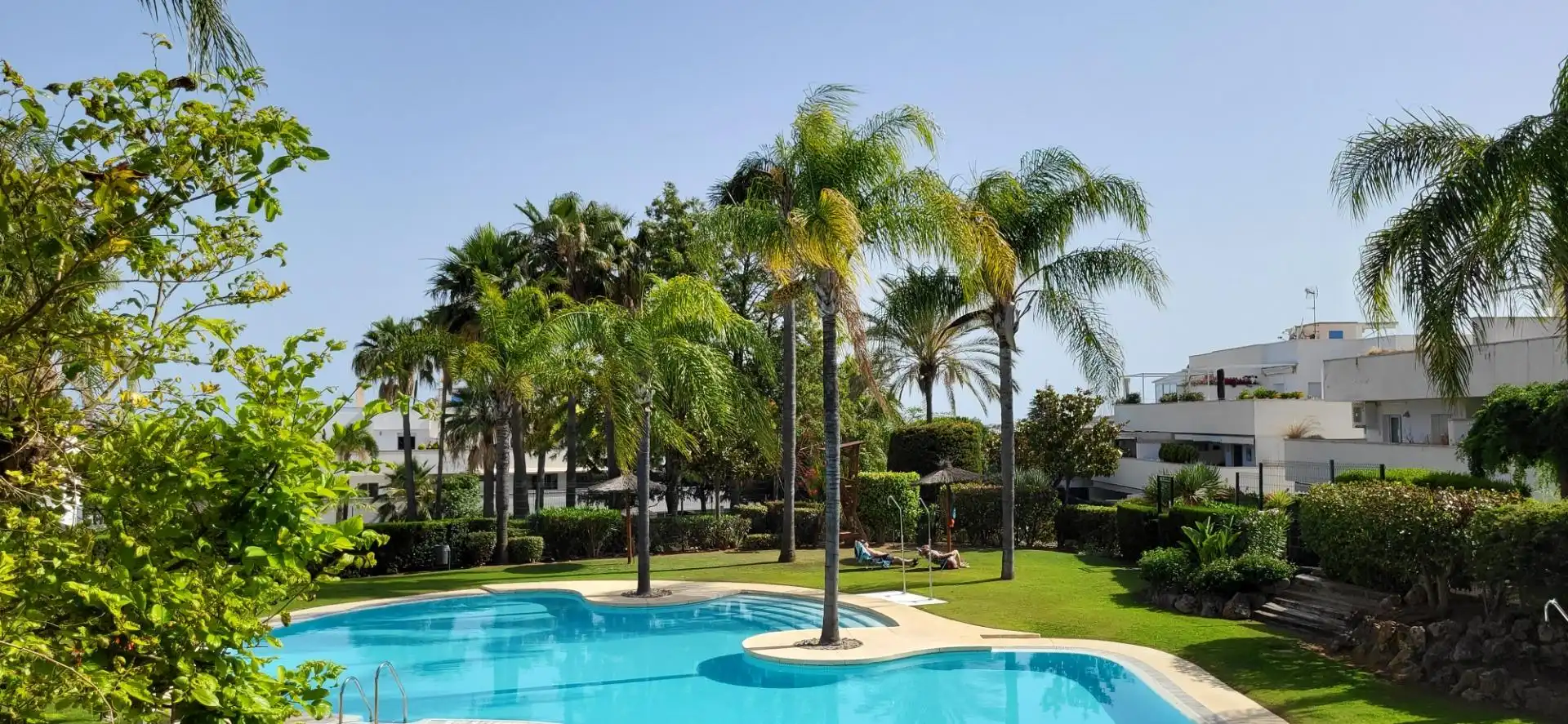 Piscina de Apartament de lloguer en Marbella amb Jardí privat, Terrassa i Moblat