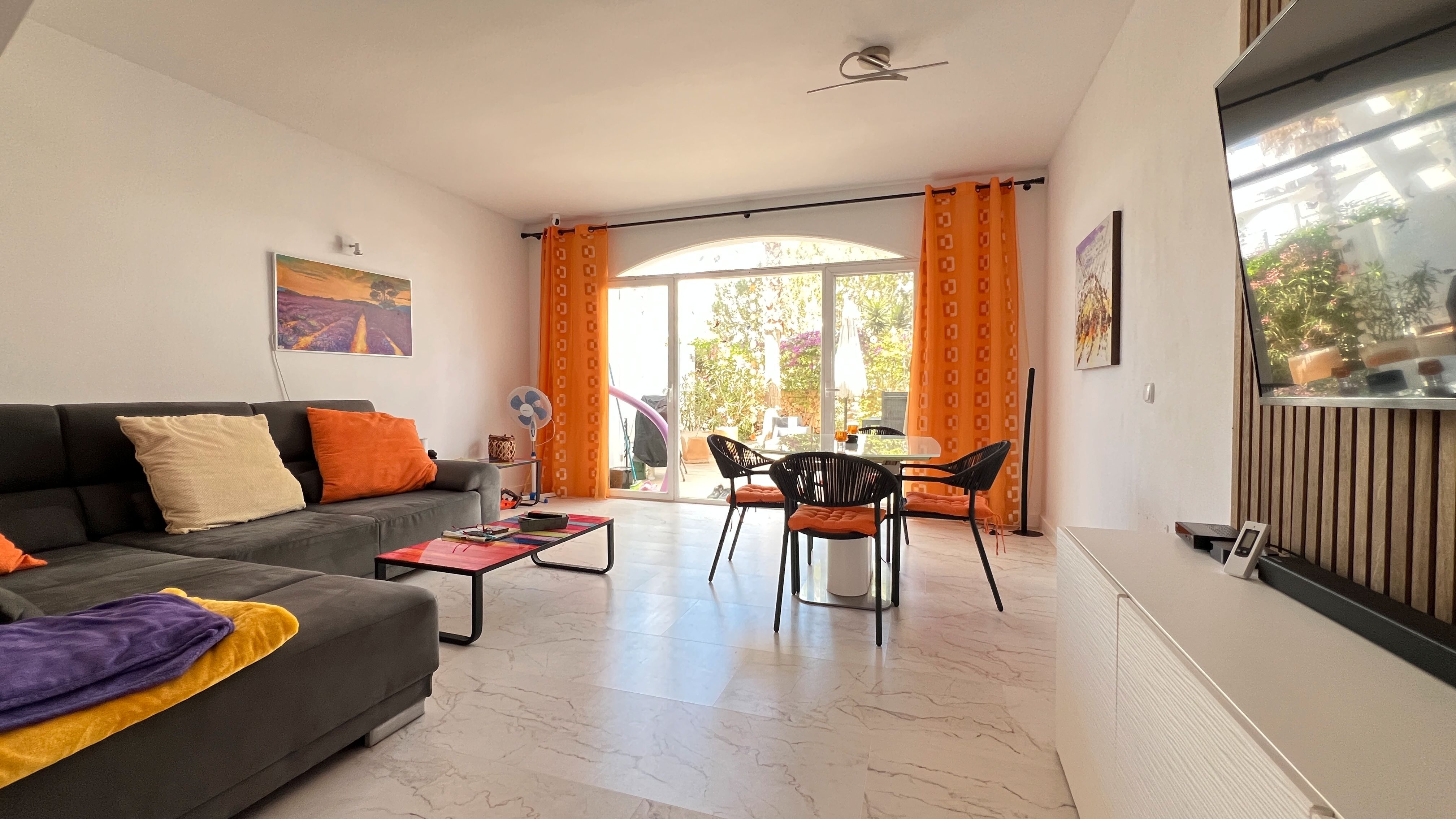 Sala d'estar de Casa adosada en venda en Santanyí amb Jardí privat
