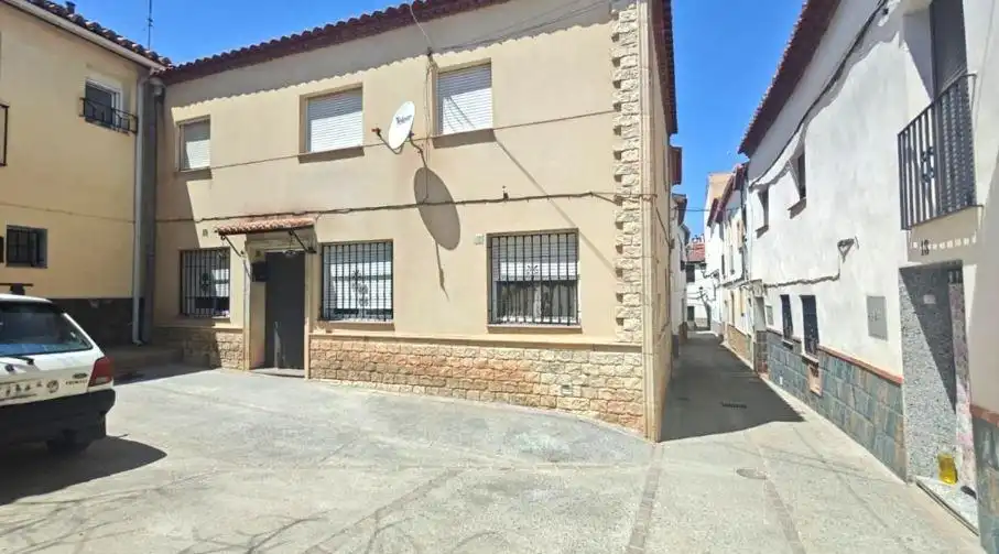 Vista exterior de Casa adosada en venda en Guadix