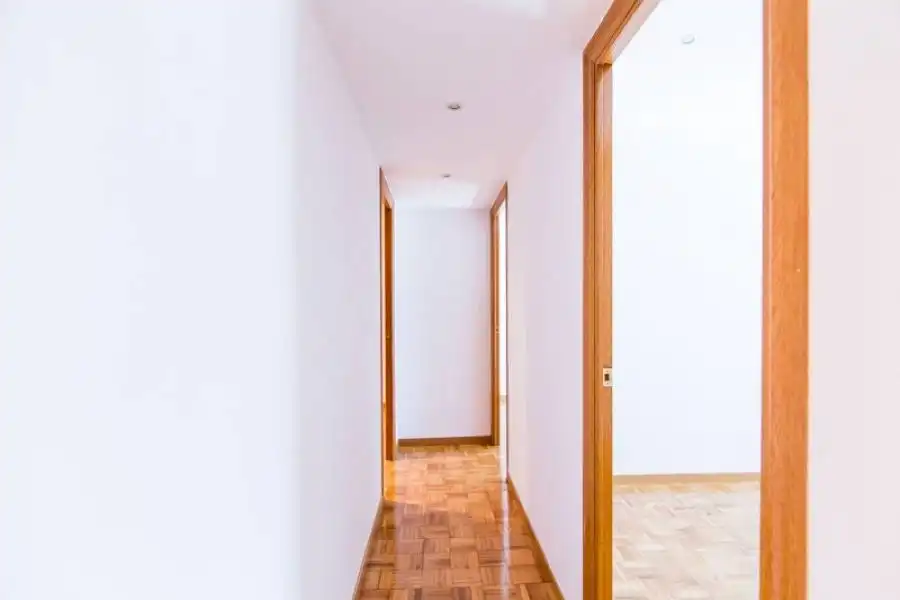 Piso en venta en Barcelona con Calefacción y Parquet