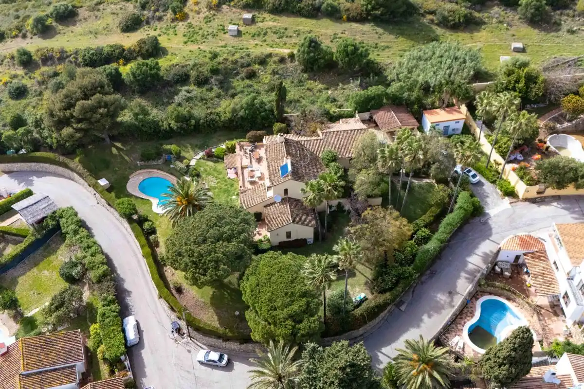 Vista exterior de Casa o xalet en venda en Estepona amb Aire condicionat, Calefacció i Jardí privat