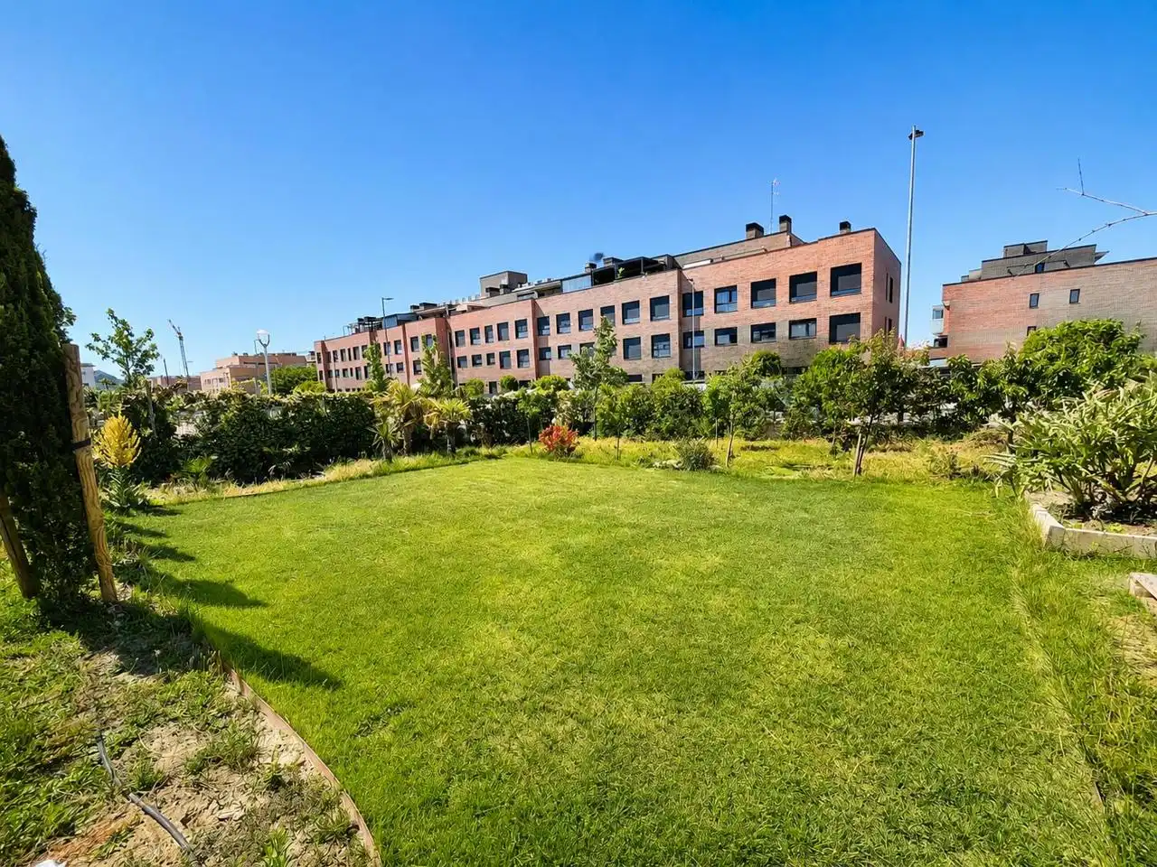 Vista exterior de Planta baja en venta en Villalbilla con Calefacción, Jardín privado y Terraza