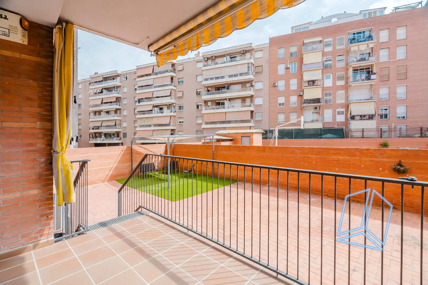 Terrassa de Pis en venda en Barcelona amb Calefacció, Terrassa i Traster