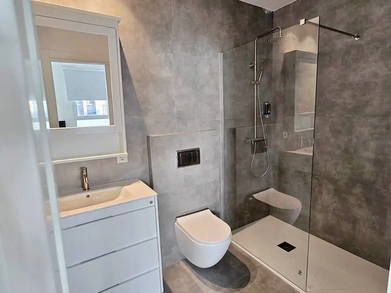 Badezimmer von Wohnung zur Miete in Valencia mit Klimaanlage, Heizung und Möbliert