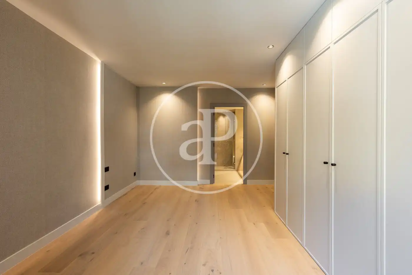 Wohnung zum Verkauf in Barcelona mit Klimaanlage, Heizung und Terrasse