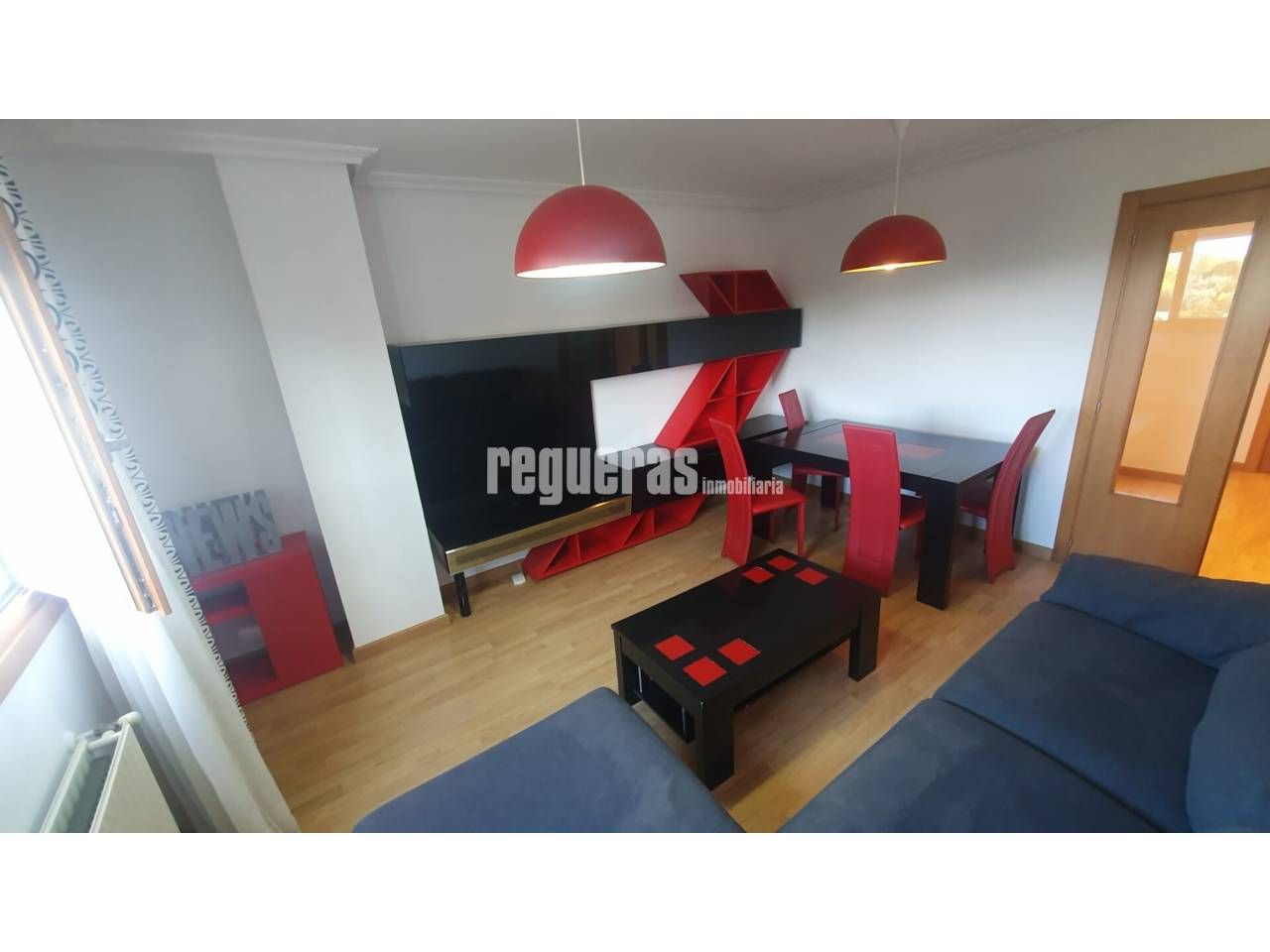 Sala d'estar de Apartament en venda en Avilés amb Calefacció, Parquet i Traster