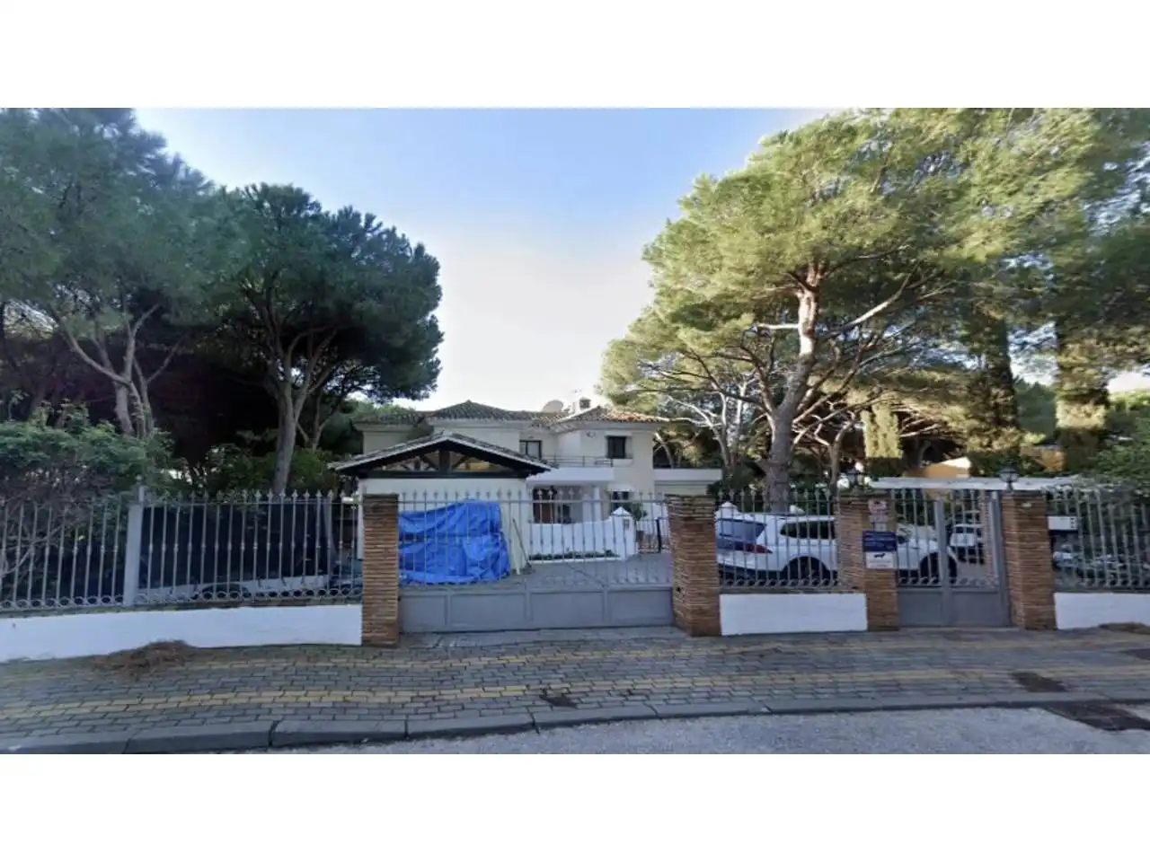 Adossat amb jardí en venda a Calle Enebro