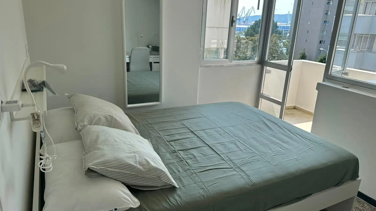 Bedroom of Flat for rent in Ferrol  with Furnished, Oven and Washing machine