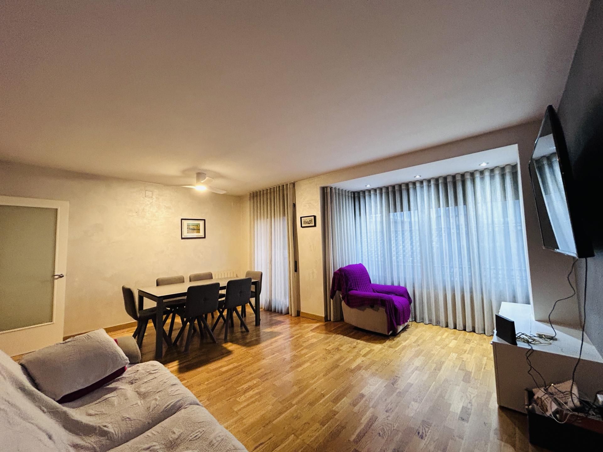 Sala d'estar de Casa adosada en venda en Tona amb Calefacció