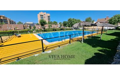 Piscina de Casa o xalet en venda en Rivas-Vaciamadrid amb Aire condicionat, Terrassa i Balcó