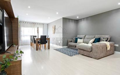 Living room of Flat for sale in Reus  with Heating, Parquet flooring and Furnished